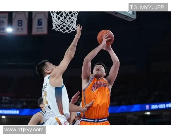 火箭队与上海大鲨鱼队的精彩对决引发球迷热议与期待